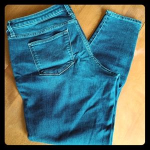 Medium wash mid rise jeggings